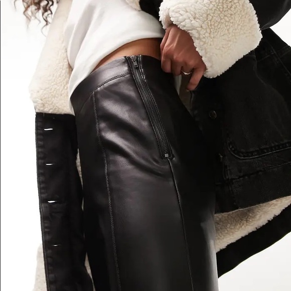 Faux Leather Skinny Pants - Picture 2 of 4